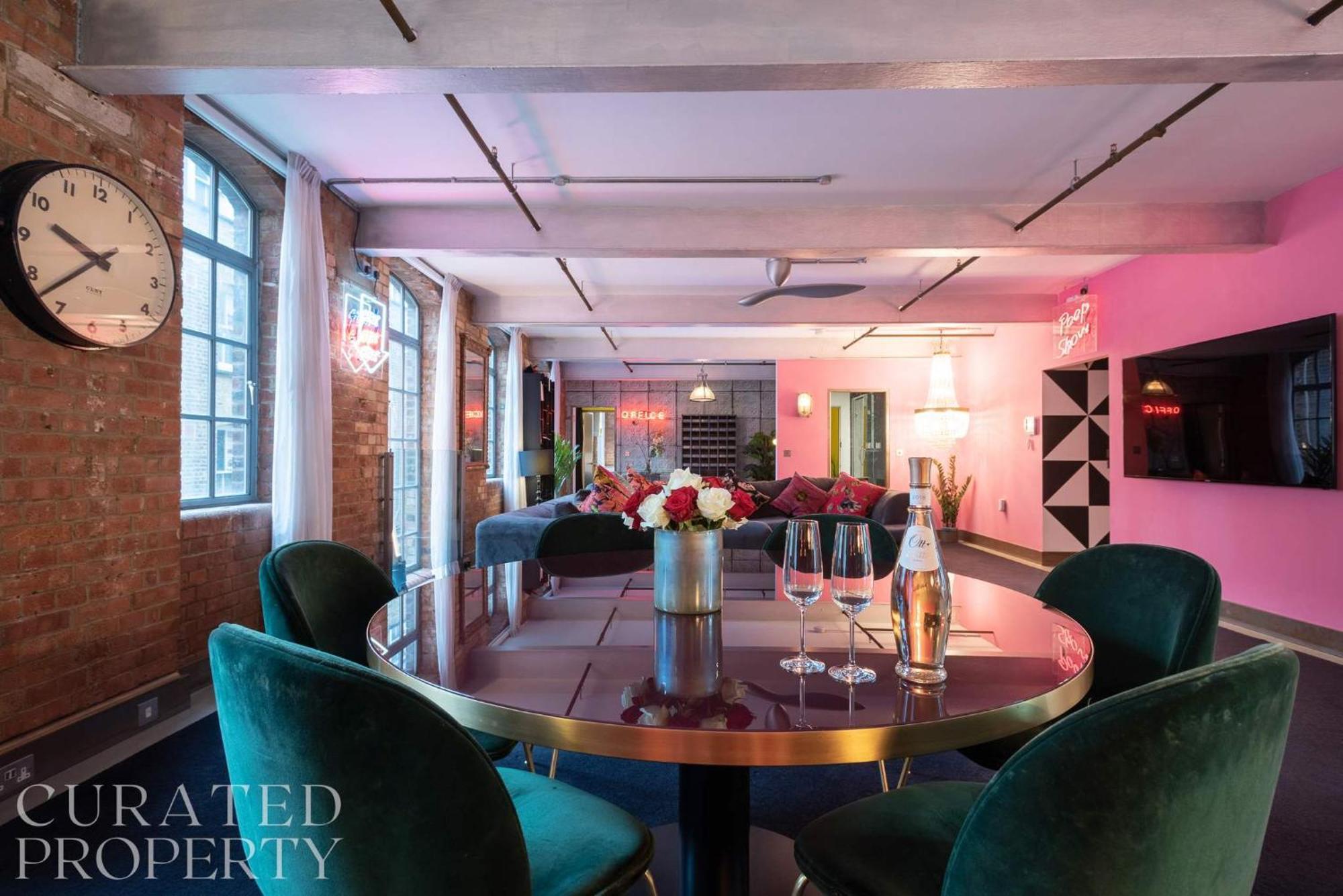 לונדון Amazingly Luxurious Loft Apartment, Soho - 3 Bedrooms, 2 Bath & Office מראה חיצוני תמונה