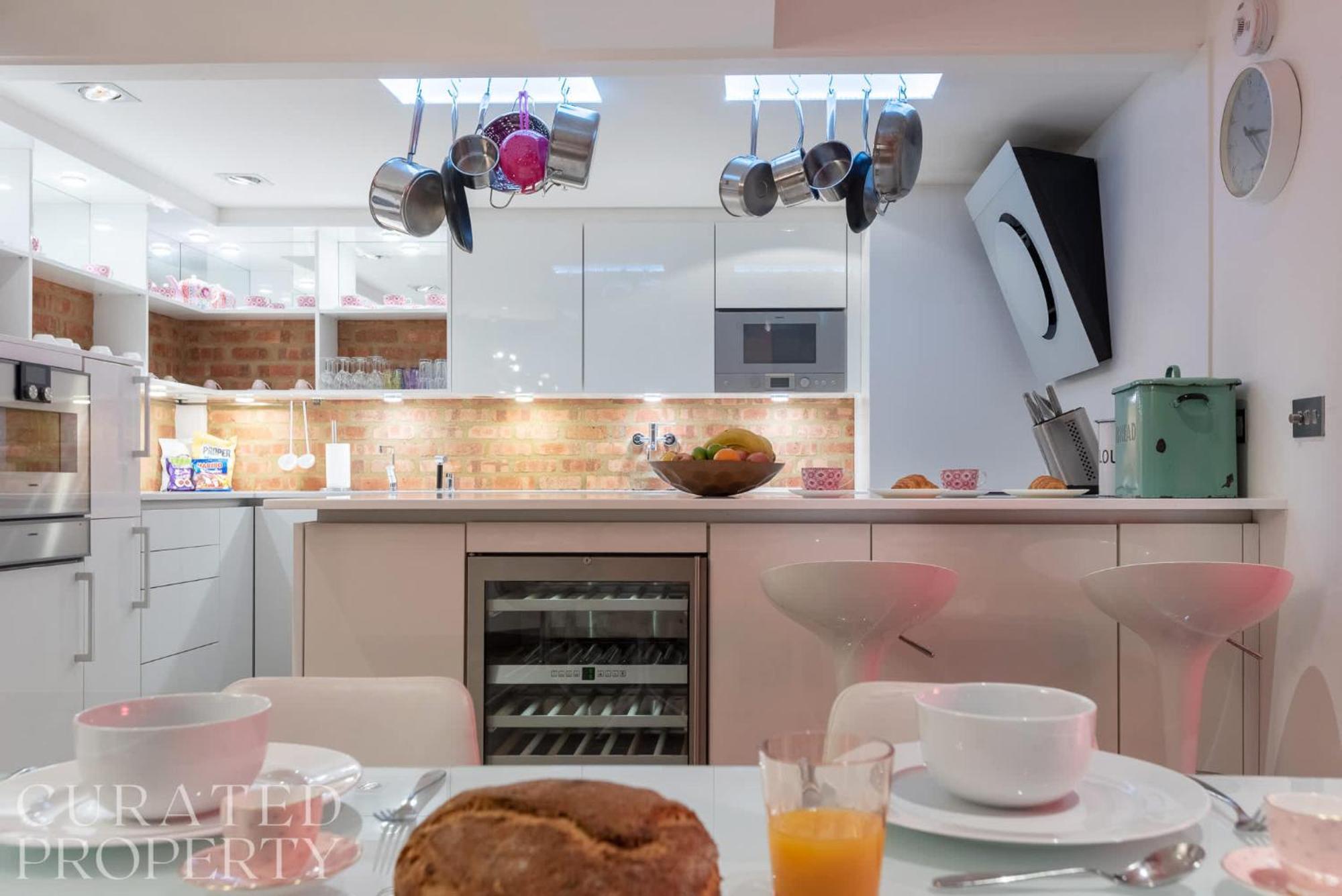 לונדון Amazingly Luxurious Loft Apartment, Soho - 3 Bedrooms, 2 Bath & Office מראה חיצוני תמונה
