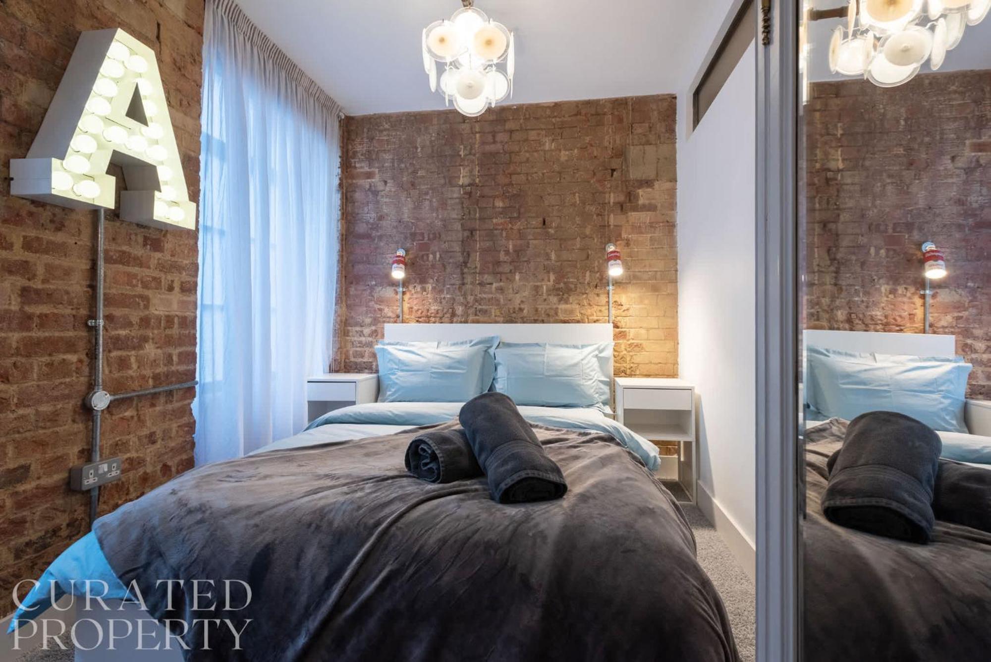 לונדון Amazingly Luxurious Loft Apartment, Soho - 3 Bedrooms, 2 Bath & Office מראה חיצוני תמונה